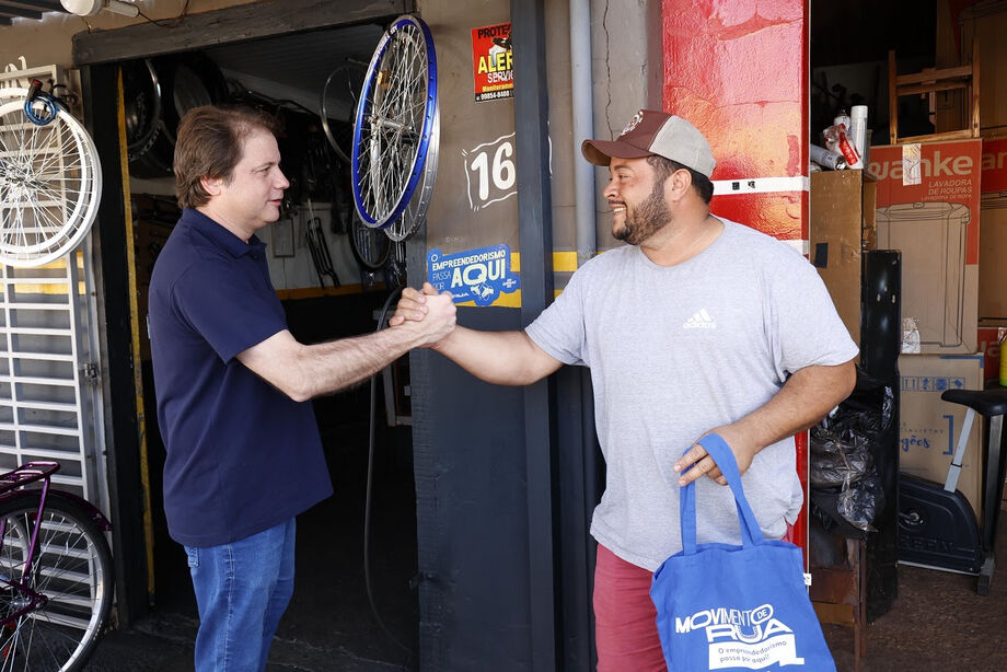 Comerciante do Jardim Flórida, em Dourados, participa do Movimento de Rua. Ele trabalha há 25 anos na mesma bicicletaria.