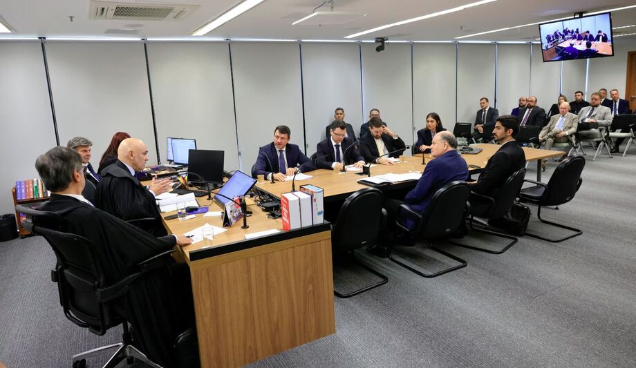 General Freire Gomes e ex-ministro Anderson Torres ficaram frente a frente em acareação para confrontar versões.
