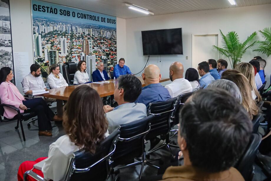 Prefeita Adriane Lopes lidera reunião com secretariado para planejar aniversário de 126 anos de Campo Grande