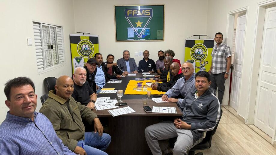 Reunião aconteceu na sede da entidade com o presidente Estevão Petrállas, o superintendente Lincoln Fonseca e com o diretor de competições Marcos Tavares