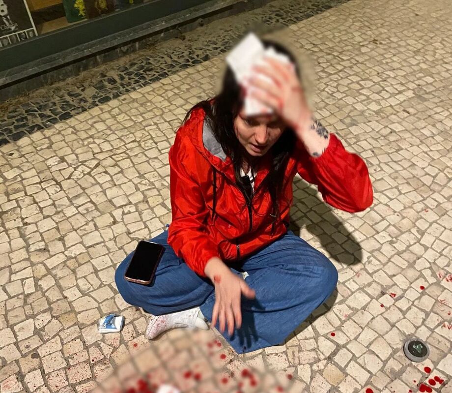 Gabriela levou cinco pontos na cabeça após pedrada.