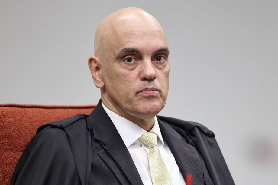 Para Moraes, coronel, por meio de seu advogado, buscou informações sigilosas sobre delação de Cid