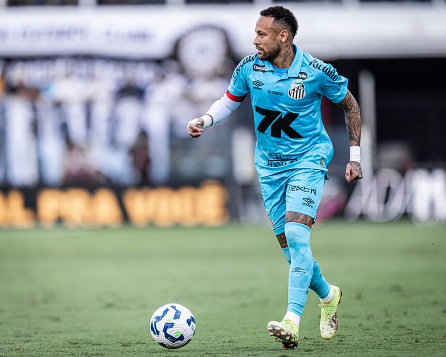 Neymar renovou com o Santos até dezembro de 2025.