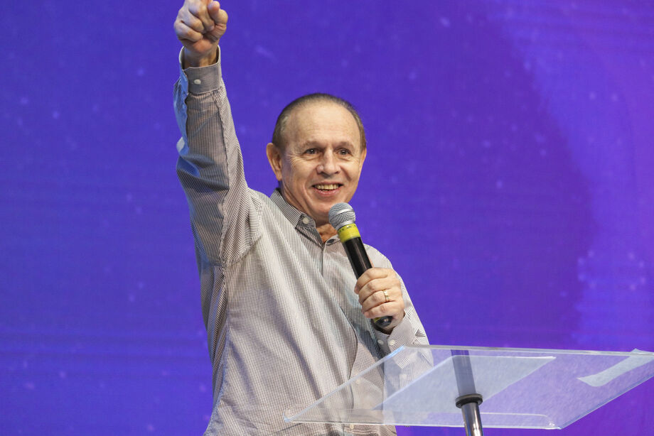 Pastor Gilson Breder, da Primeira Igreja Batista de Campo Grande, morre aos 72 anos após 34 anos de ministério.