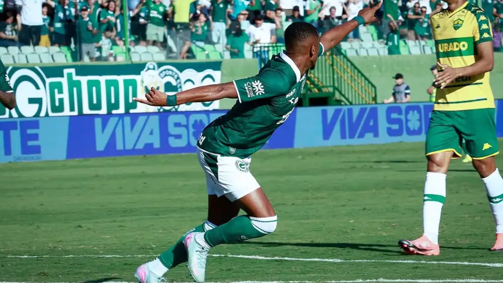 Com dois gols de Jajá, Goiás faz valer o mando de campo e bate o Cuiabá pela Série B