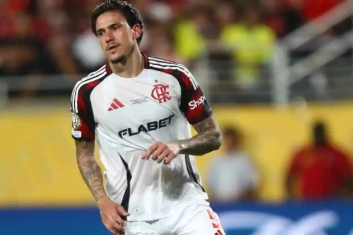 Pedro volta a ser relacionado por Felipe Luís no Fla e fica à disposição para clássico com Flu