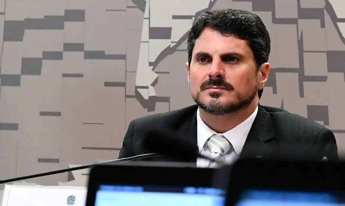 Ele viajou para os Estados Unidos sem autorização do Supremo