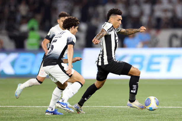 Corinthians arrisca titulares para buscar empate contra o Botafogo pelo Brasileirão
