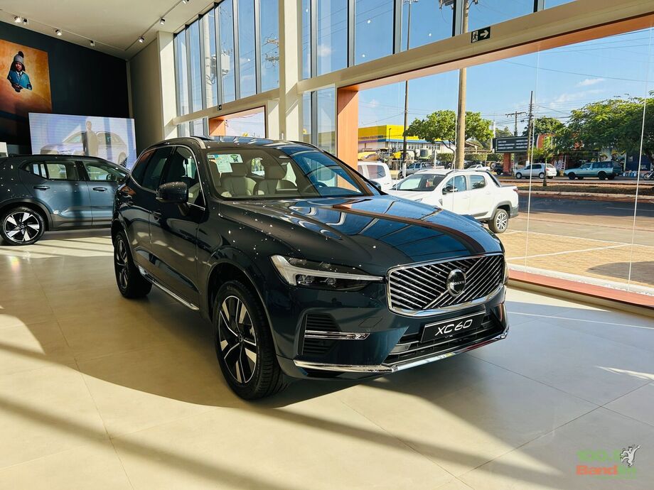 Novo Volvo XC60 em exposição no showroom; SUV premium chega ao Mato Grosso do Sul com novidades em design e tecnologia.