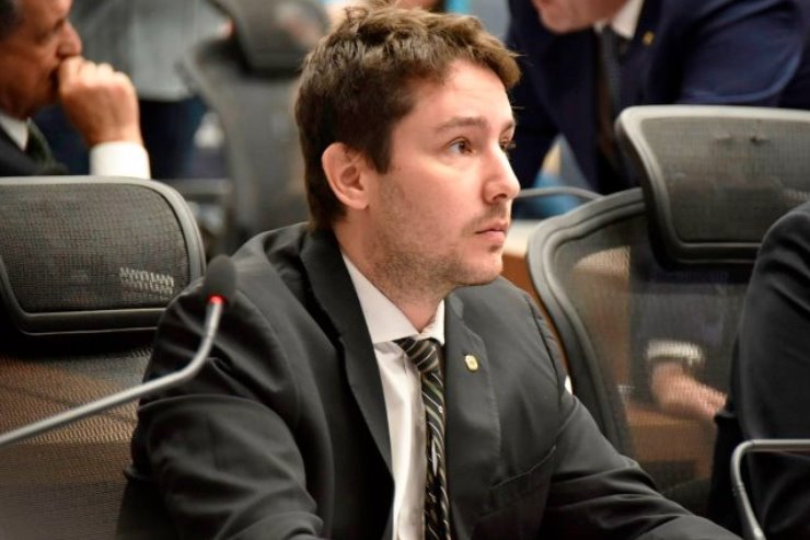 Proposta busca mais transparência e controle no atendimento para evitar que quem precisa fique sem resposta.