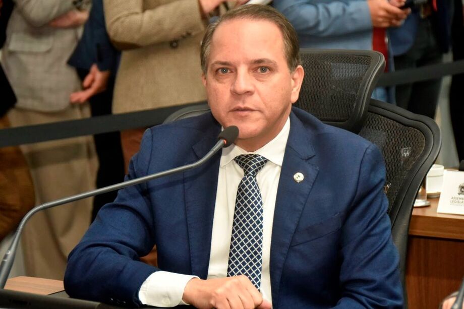 A proposta, do deputado Coronel David, efetiva a legislação vigente mas frequentemente descumprida por prestadores de serviços