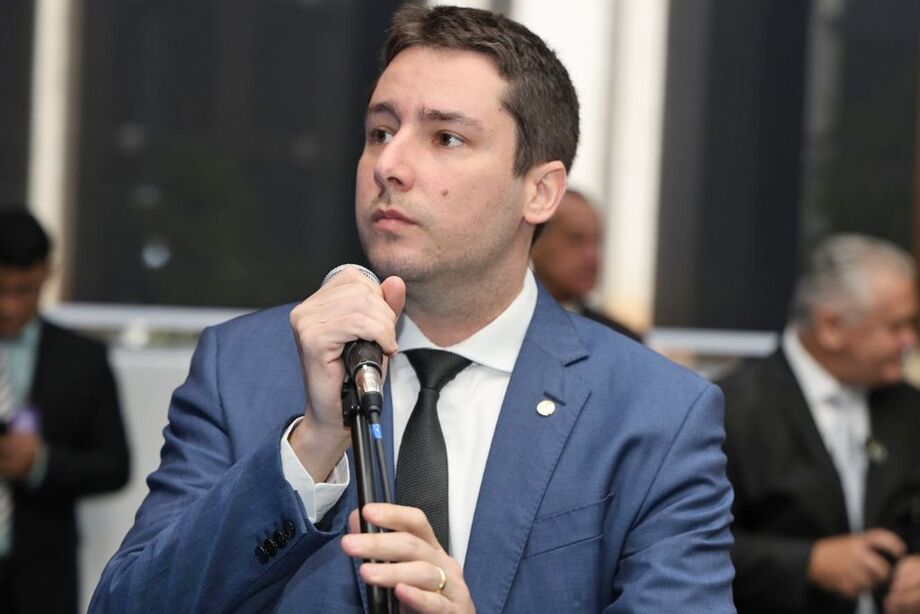 Projeto de autoria do deputado João Henrique determina transparência no sistema de saúde