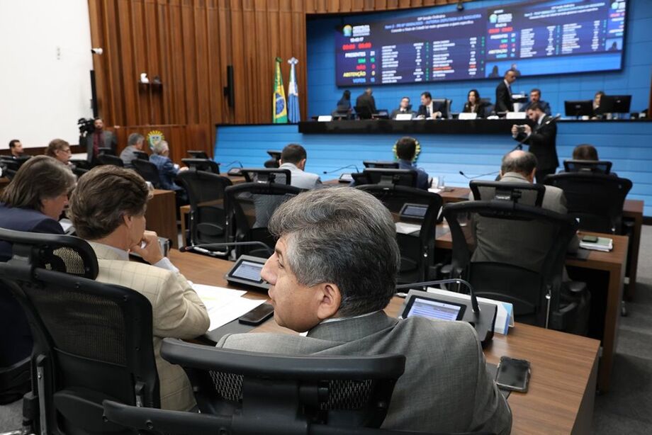 Projetos serão analisados e votados durante sessão plenária, que tem início às 9h com transmissão ao vivo