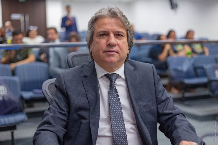 O deputado estadual Caravina