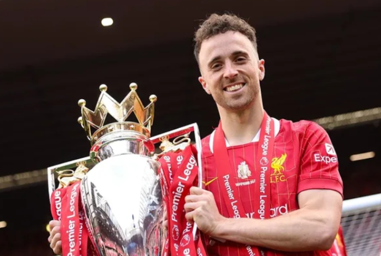 Diogo Jota, atacante do Liverpool e da seleção portuguesa, morreu em acidente de trânsito na Espanha.