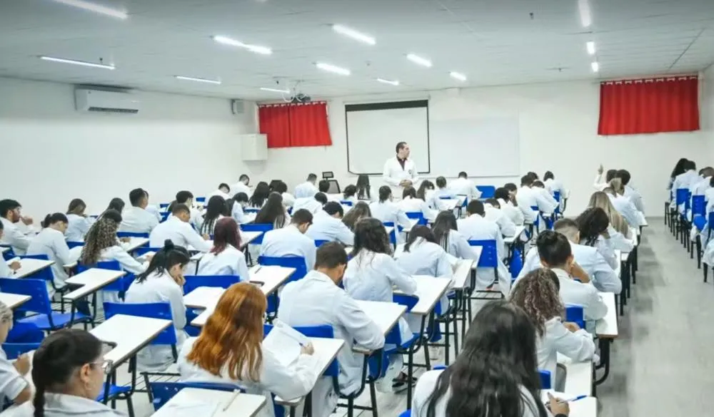 UCP abre matrículas para medicina com aulas em agosto e atrai brasileiros com bom preço e alta aprovação no Revalida.