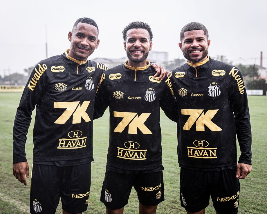 Leleti, Jeffinho e Lipão, da Kings League, foram novidade no trabalho do grupo profissional do Santos nesta quarta-feira.