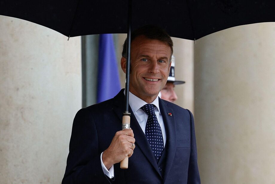 O presidente da França, Emmanuel Macron, durante encontro com o premiê do Líbano no Palácio do Eliseu em Paris