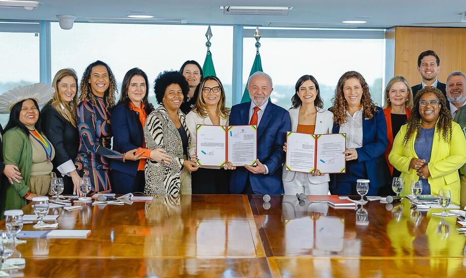 Lula sanciona cota de 30% para mulheres em conselhos de estatais