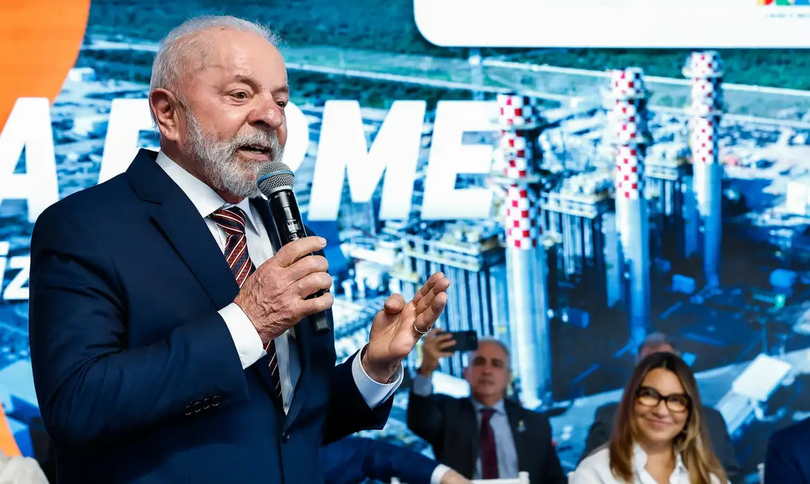 Lula defende controle sobre minerais estratégicos e inaugura maior termelétrica a gás da América Latina no Porto do Açu.