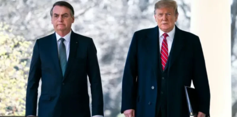 O presidente americano Donald Trump disse que Bolsonaro seria um líder altamente respeitado e que estaria sendo alvo de uma caça às bruxas