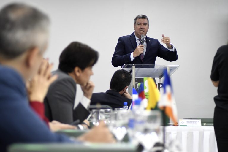 Governador na abertura da reunião do Condege, em Campo Grande