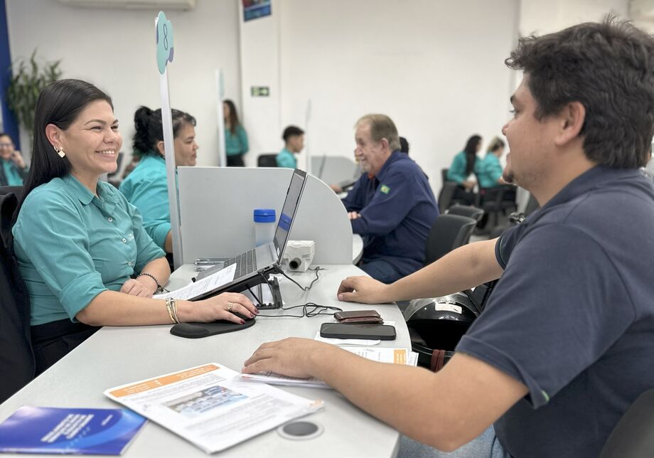Atendimento ocorre em lojas próprias e unidades do Fácil