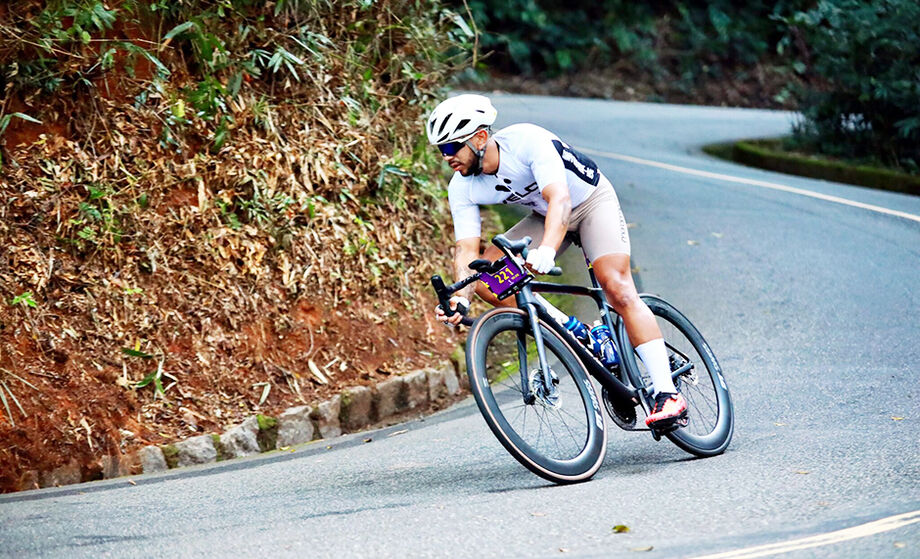 Ciclista de Campo Grande se destaca na L'Étape Rio, prova brasileira do Tour de France, com apoio do programa auxílio-atleta.