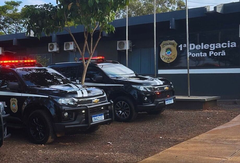 Quadrilha é desmantelada em Ponta Porã após sequestro, roubo de R$ 60 mil via PIX e apreensão de fuzil.