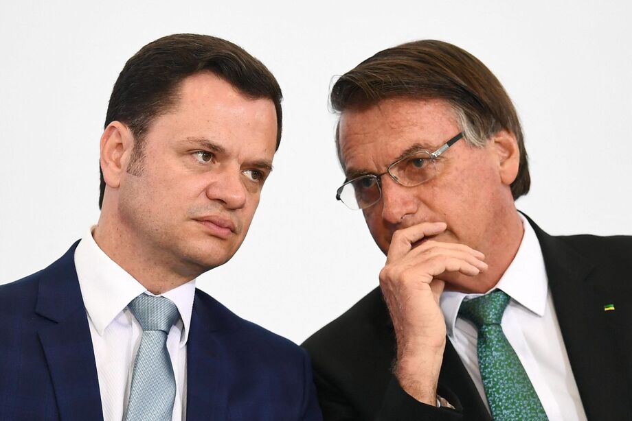 O então ministro da Justiça, Anderson Torres, e o presidente Jair Bolsonaro.