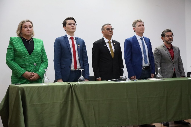 Câmara de Dourados homenageia UFGD pelos 20 anos, com diploma e reconhecimento a 20 servidores, incluindo profissionais do HU-UFGD.