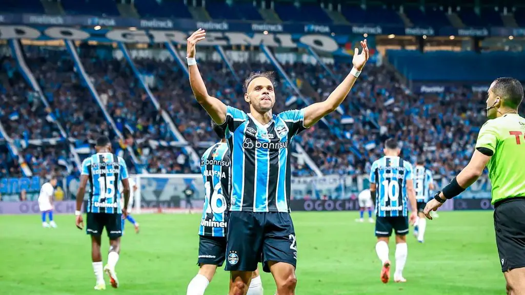 Braithwaite em campo pelo Grêmio.