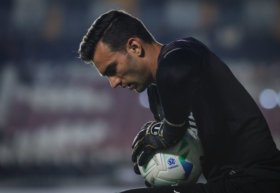 Expulsão de Léo Jardim, goleiro do Vasco, gerou polêmica.