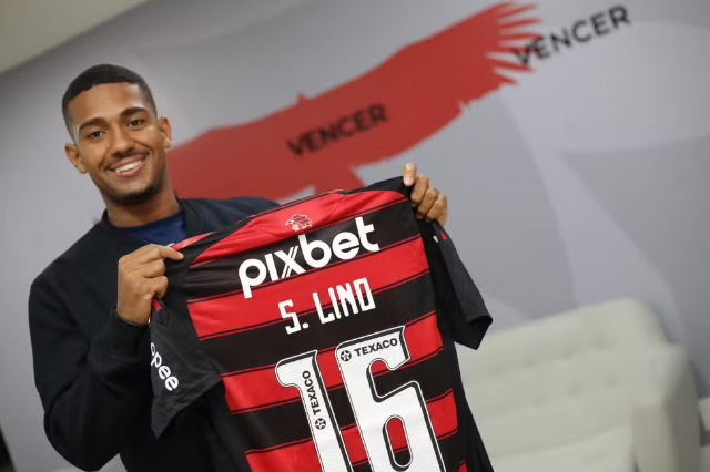 Flamengo anuncia a contratação de Samuel Lino