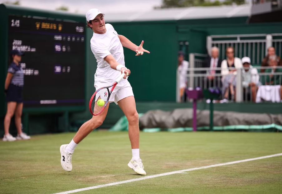 João Fonseca vence e avança à terceira rodada do Torneio de Wimbledon.