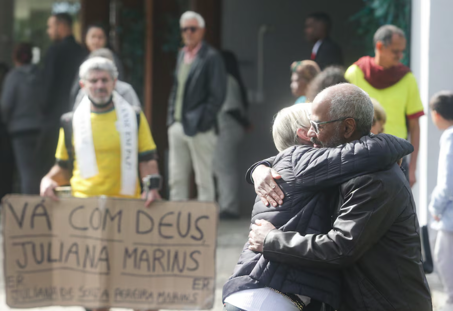 Velorio da brasileira Juliana Marins no cemitério parque da colina em Niterói.