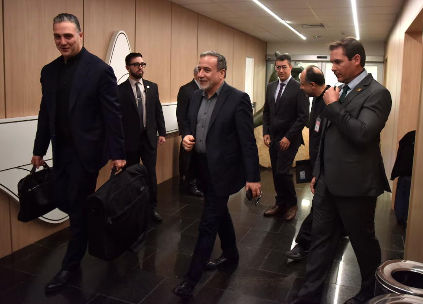 Ministro das Relações Exteriores do Irã, Seyed Abbas Araghchi, chega para o Brics no Aeroporto Internacional Antônio Carlos Jobim, no Rio de Janeiro.