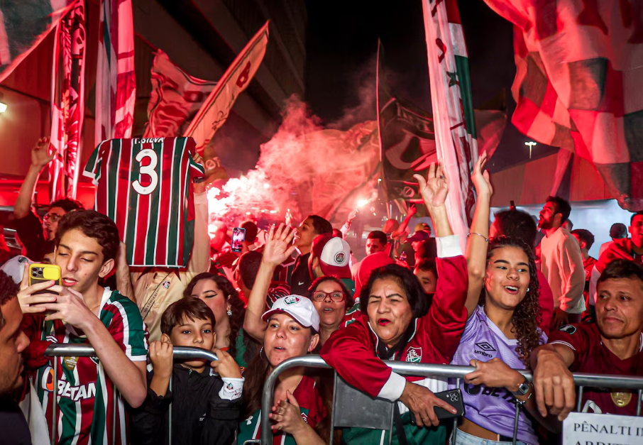 Torcida do Fluminense faz festa.