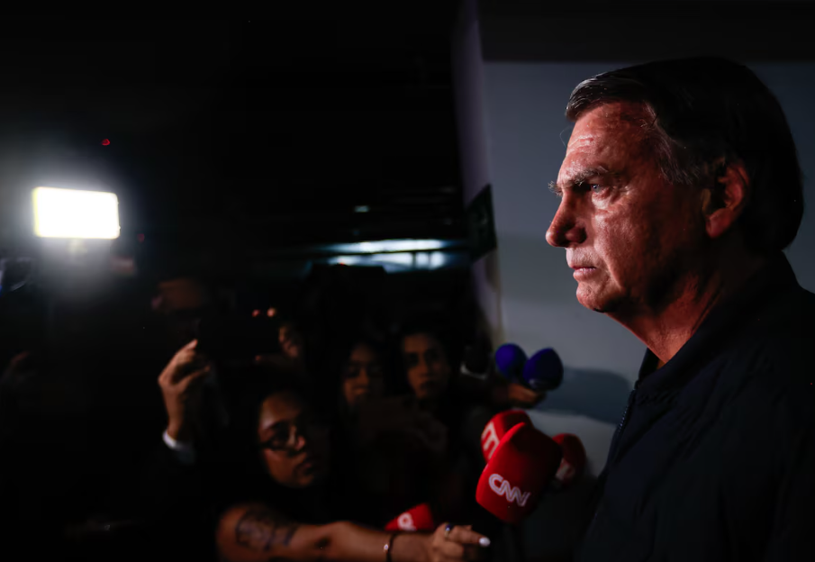 PF cumpriu mandados de busca e apreensão contra o ex-presidente Jair Bolsonaro na sexta-feira, 18, em Brasília.