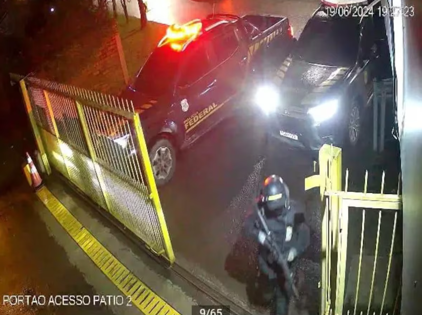 Assalto praticado em junho em Caxias do Sul: criminosos invadiram aeroporto usando falsos uniformes da Polícia Federal e veículos caracterizados.