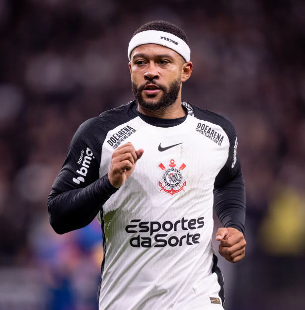Memphis Depay é um dos principais jogadores do Corinthians, mas faltou a um treinamento semana passada e cobra pagamentos atrasados do clube.