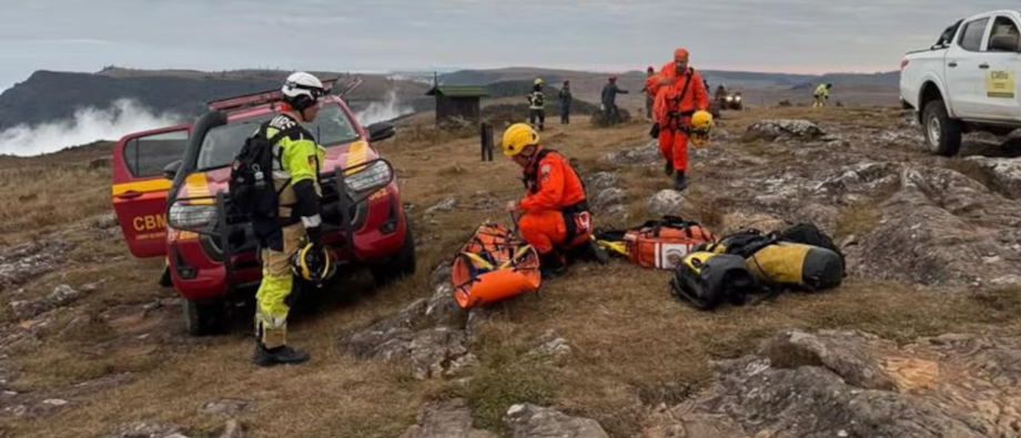 Equipe do Corpo de Bombeiros do Rio Grande do Sul atou com rapel nas buscas pela criança no Cânion Fortaleza.
