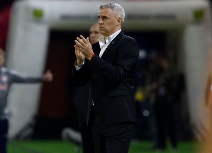 Crespo espera time mais ofensivo para bater o Corinthians no clássico de sábado.