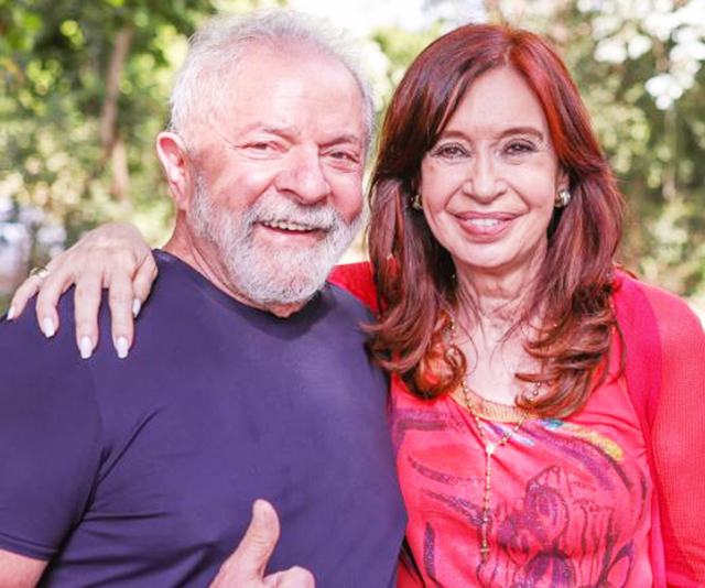 Lula e Cristina em encontro anterior, antes da condenação da ex-presidente argentina.