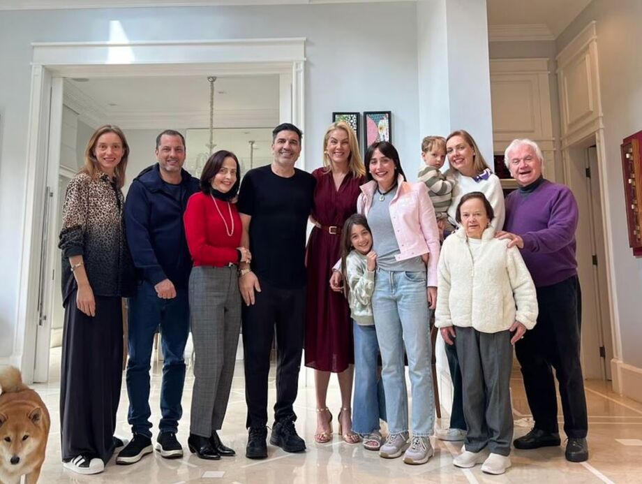 Apresentador e chef Edu Guedes é recebido pela família em casa após ter alta do hospital, em São Paulo