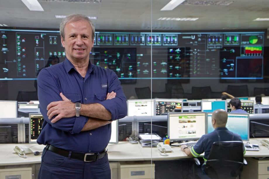 Sergio Leite, ex-presidente da Usiminas, na sala do Centro de Controle Operacional da empresa em Ipatinga (MG)