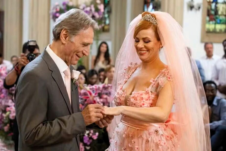 Casamento de Aldeíde (Karine Teles) e Laudelino (Herson Capri) em 'Vale Tudo'