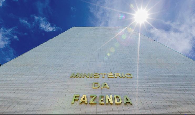 IFI destaca que Fazenda conseguiu reduzir o déficit, mas estima dificuldades para o restante do ano e o próximo
