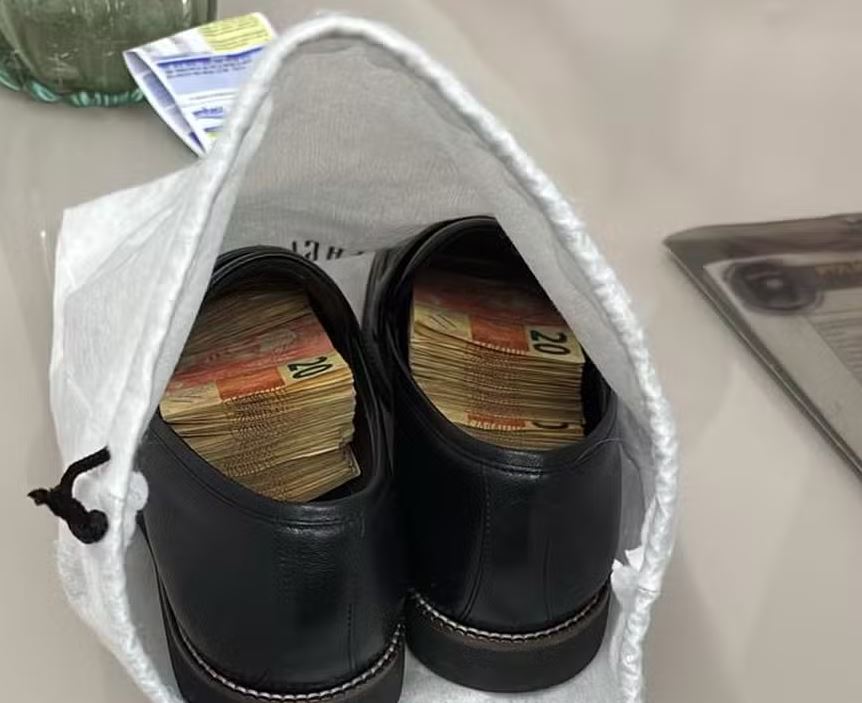 Dinheiro em espécie encontrado em sapatos do vereador Francisco Nascimento (União)