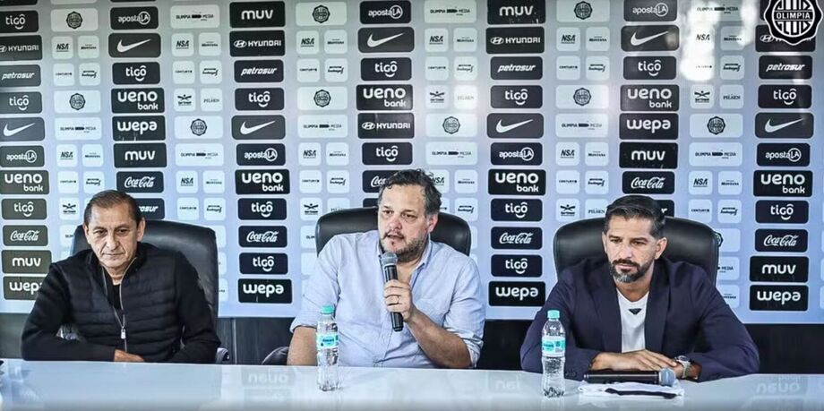 Ramón Díaz e seu filho Emiliano Díaz foram apresentados pelo Olimpia